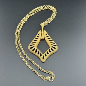 Vintage Sarah Coventry Statement Gold Tone Necklace Pendant Chain Teardrop 15"